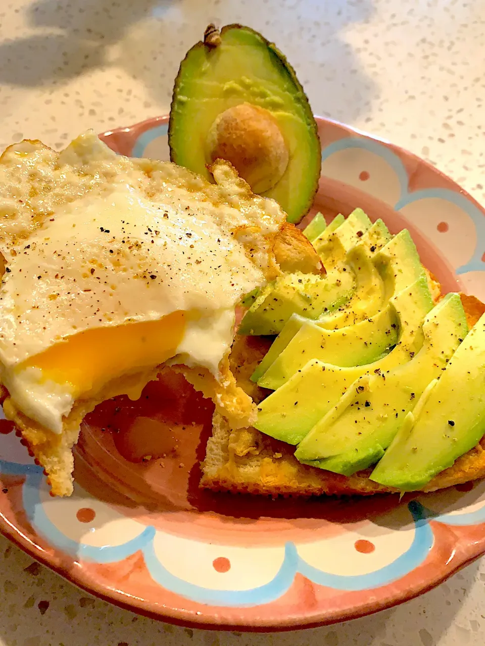 🥑Avocado toast & 🍳Egg hummus toast🍞|🌺IAnneさん