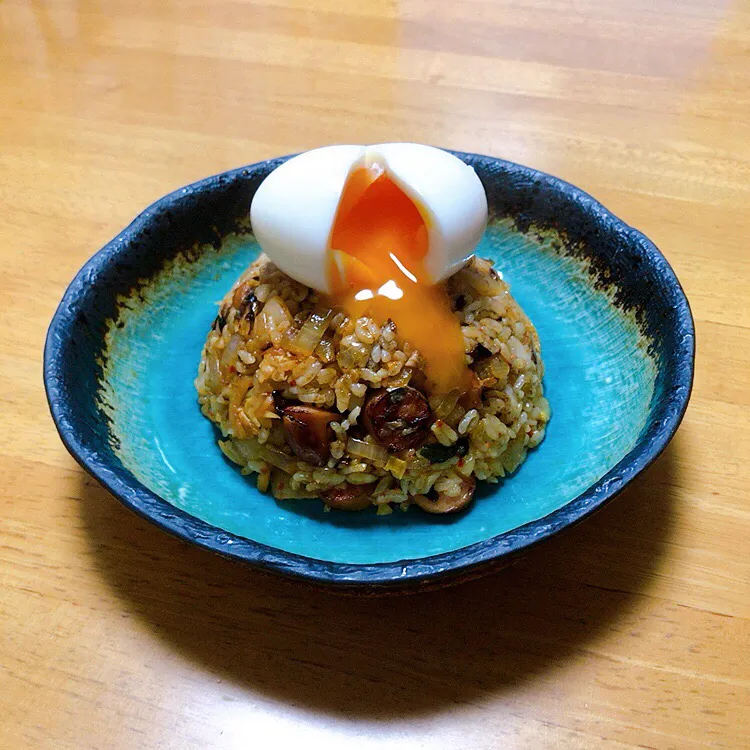 キムチ炒飯　半熟卵のせ🥚|ちゃみこさん