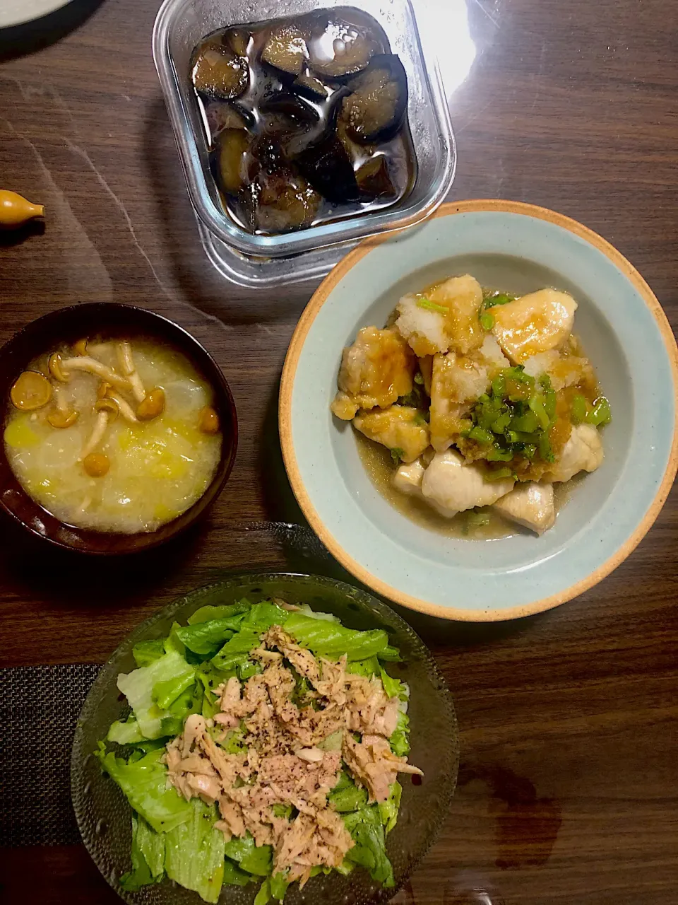 鶏むね肉みぞれ煮、茄子の黒酢煮、サラダ、なめこの味噌汁|ゆうかさん