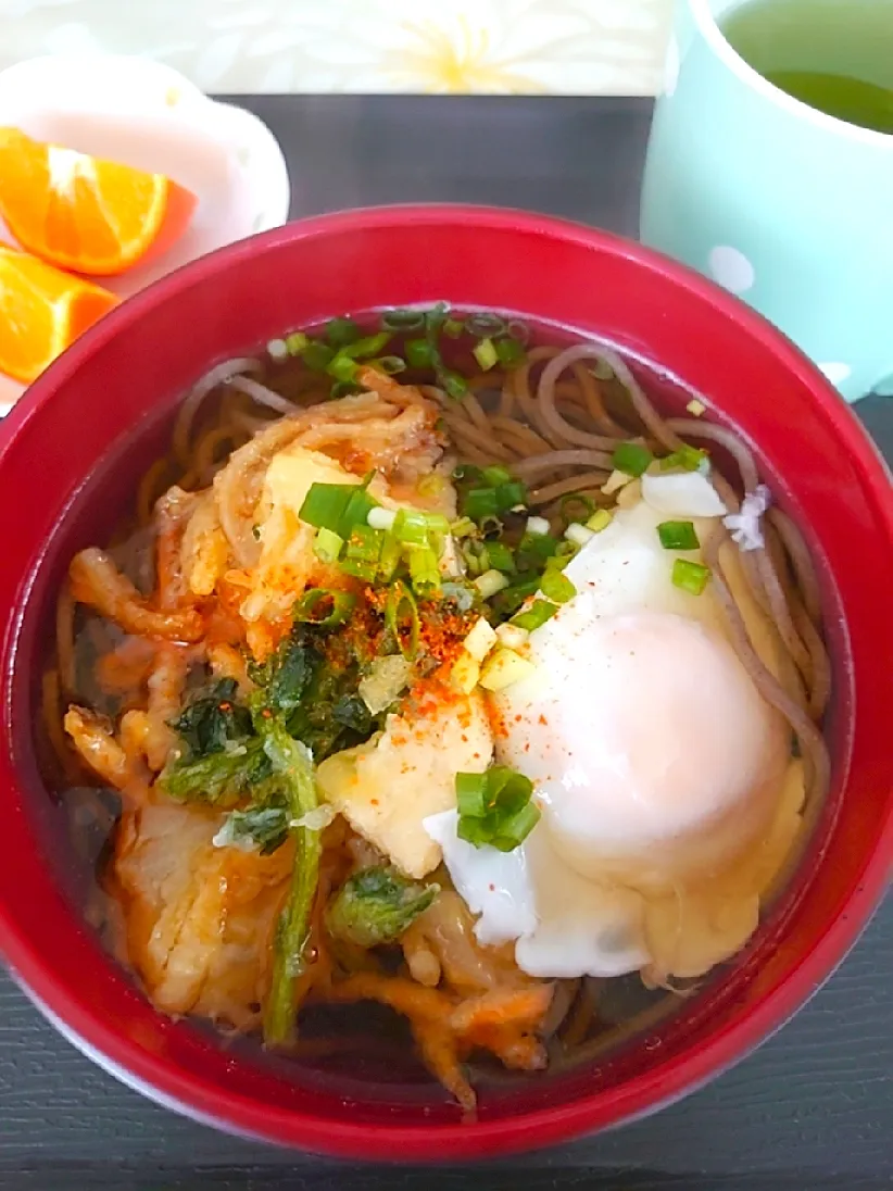 またまたお昼は温かいお蕎麦
タケノコの天ぷら半分と温玉乗せて🥚|🍒ふみりん🍒さん