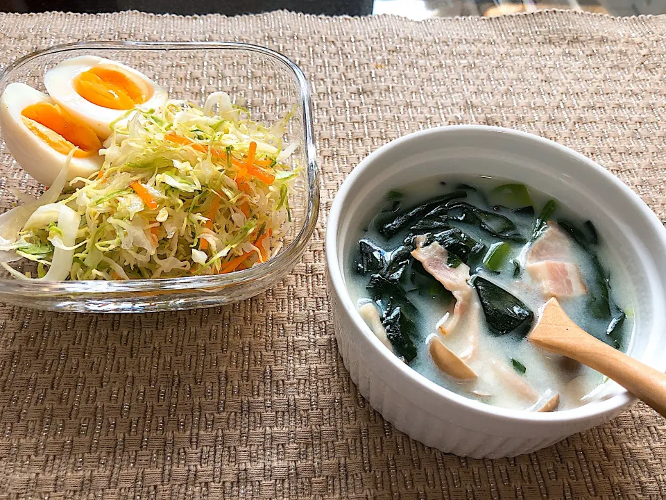 Snapdishの料理写真:サラダとほうれん草のクリームスープ|maaayuさん