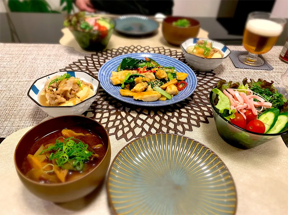 カジキと野菜のオイスター炒め、肉豆腐、里芋味噌汁😊|ゆかさん