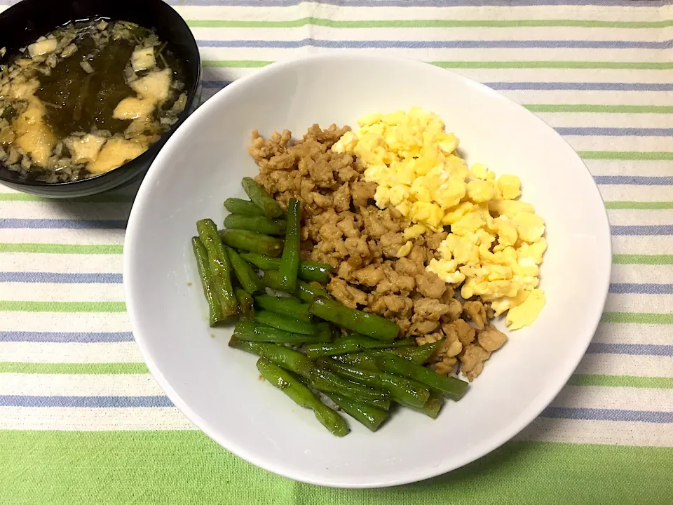 三色丼、アオサのお吸い物|jackybeanさん