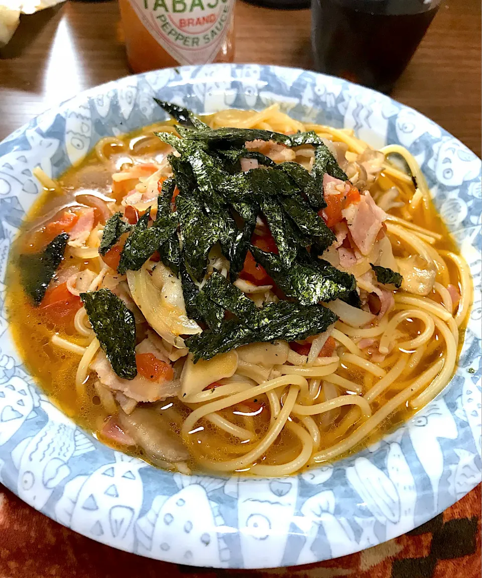 Snapdishの料理写真:トマト舞茸ベーコンのあっさりレモン醤油スープパスタ♪|つばりん亭さん