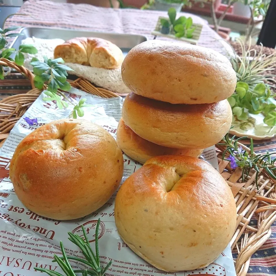 tamaさんの料理 オレガノオニオンチーズ＊ベーグル|とまと🍅さん