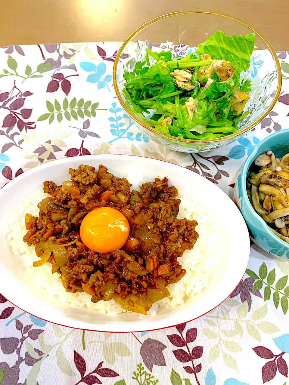 キーマカレー🍛パクチー アボカドサラダ🥗|mayuさん