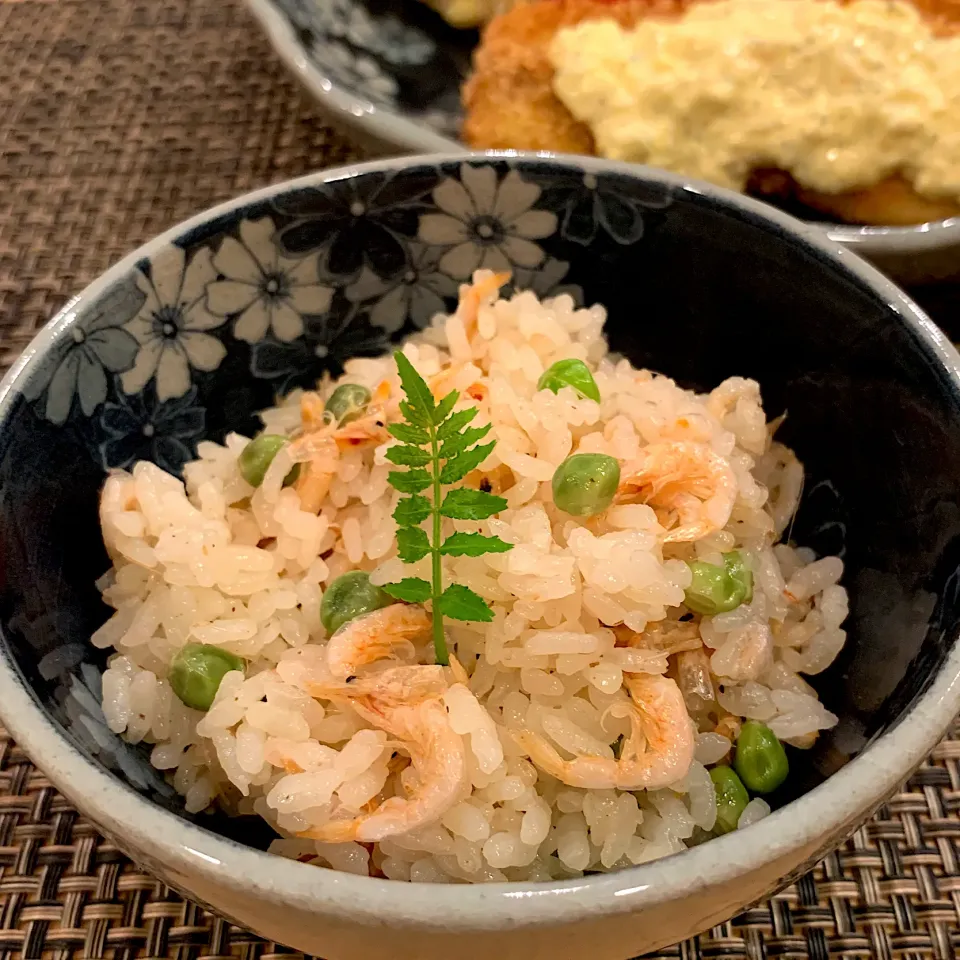 Snapdishの料理写真:桜えびの炊き込みご飯|jarinkoさん