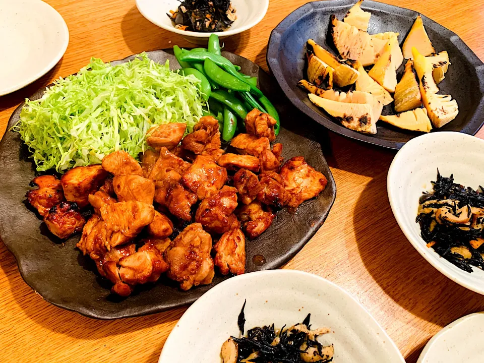 我が家の晩ごはん🍚バーベキューチキン、焼き筍、ひじきの煮物|いちごさん