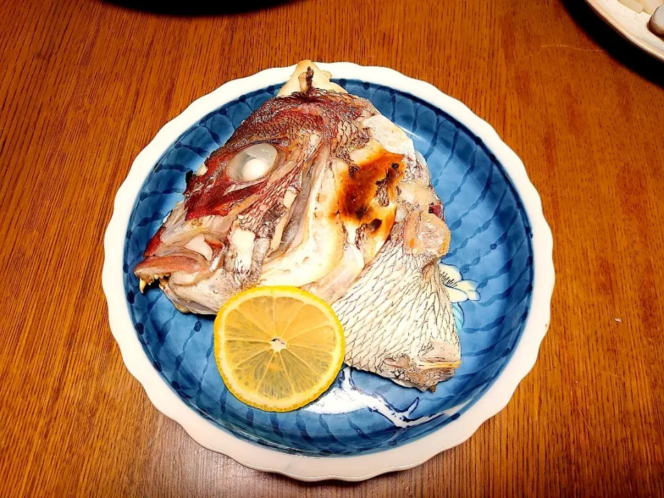 Snapdishの料理写真:鯛兜塩焼き|Akiko Nakamotoさん