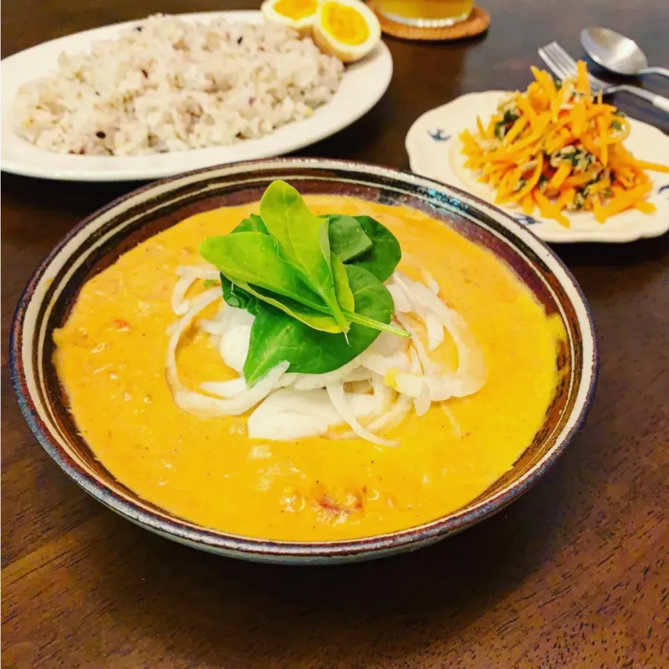 Snapdishの料理写真:春野菜とソイミートのタイ風トマトココナッツカレー🍛🍅🥥🌿|leeさん