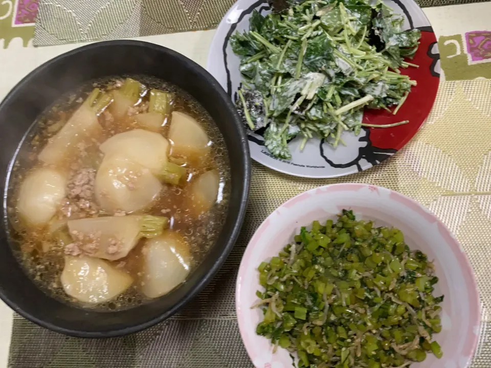 かぶのそぼろ煮、みつばとのりのゴママヨ和え、かぶの葉じゃこ炒め|peanutsさん