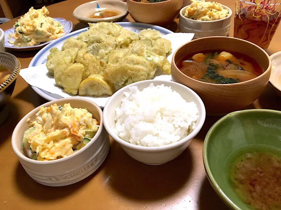 筍の天麩羅♡ほうれん草と油揚げの赤だし味噌汁♡ポテサラ♡ご飯(´◡`๑)|さくたえさん