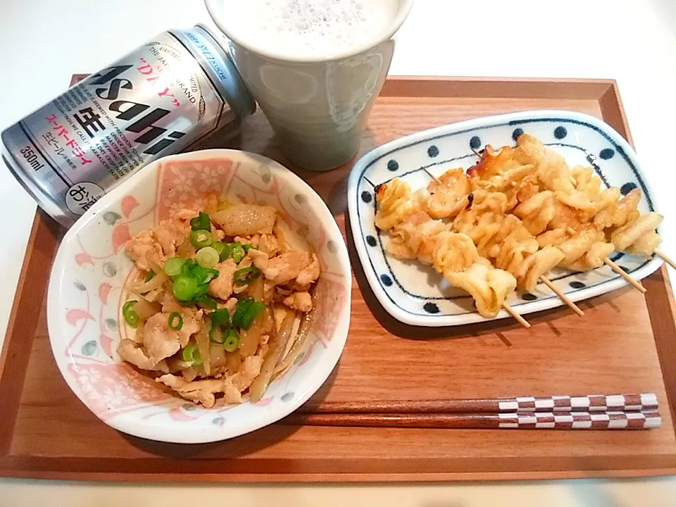 🍺豚肉とごぼうのみそ煮込みと鶏皮串で家飲み😁|tomoさん