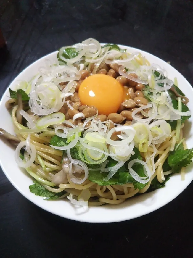 Snapdishの料理写真:舞茸と水菜の納豆パスタ|水沢 涼 MIRAGEさん