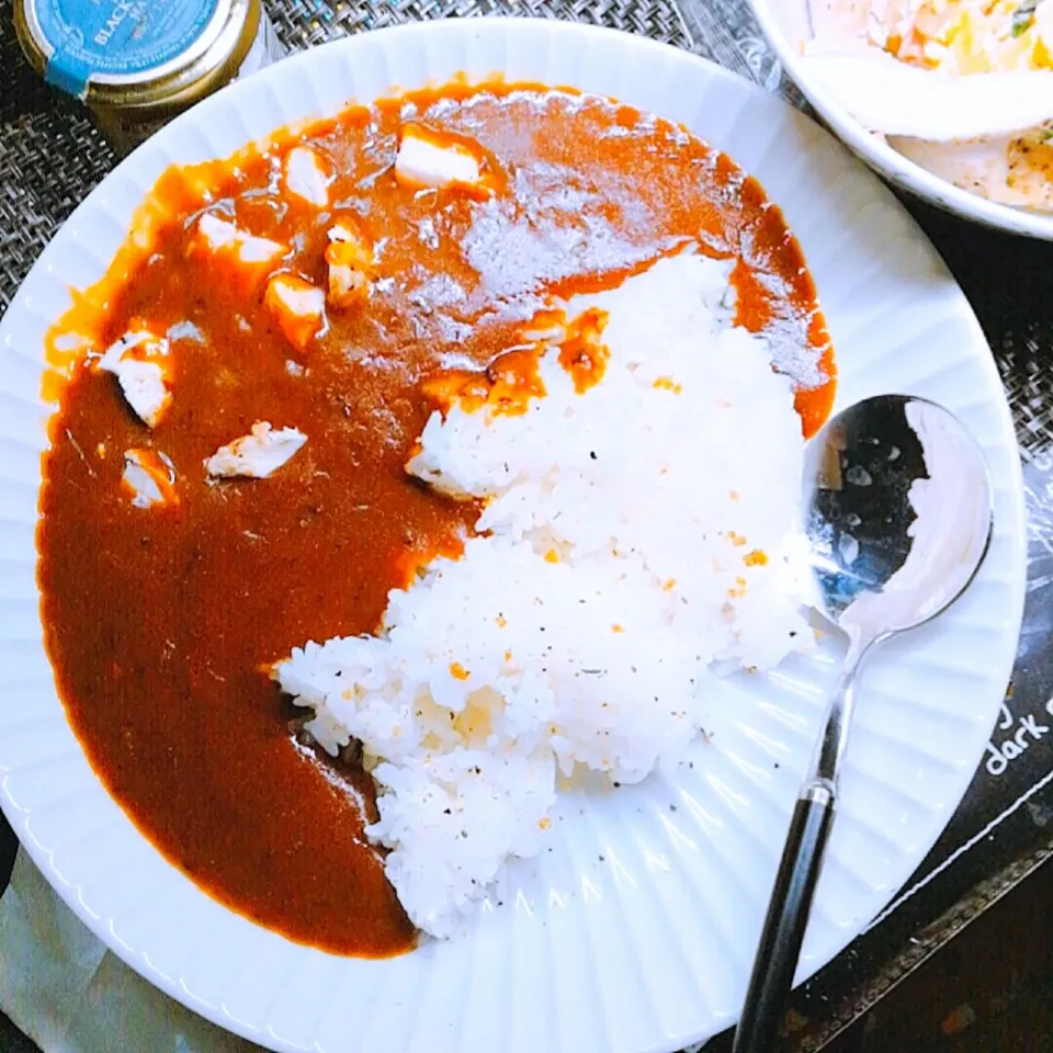 Snapdishの料理写真:レトルトカレー🥳＼(°o°)／チキン加えて、うま〜ぃ😁

誰か居ない⁉️😫お知らせドアー開かない😫|ペンギンさん