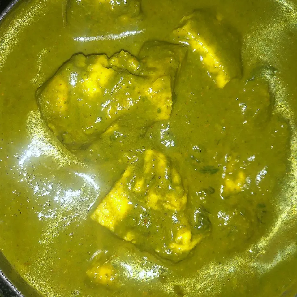 Palak Paneer 

Indian curry which is made up of spinach and cottage cheese and can eat with Roti. 


please follow my instagram page for more food related pictu|4youfoodieさん