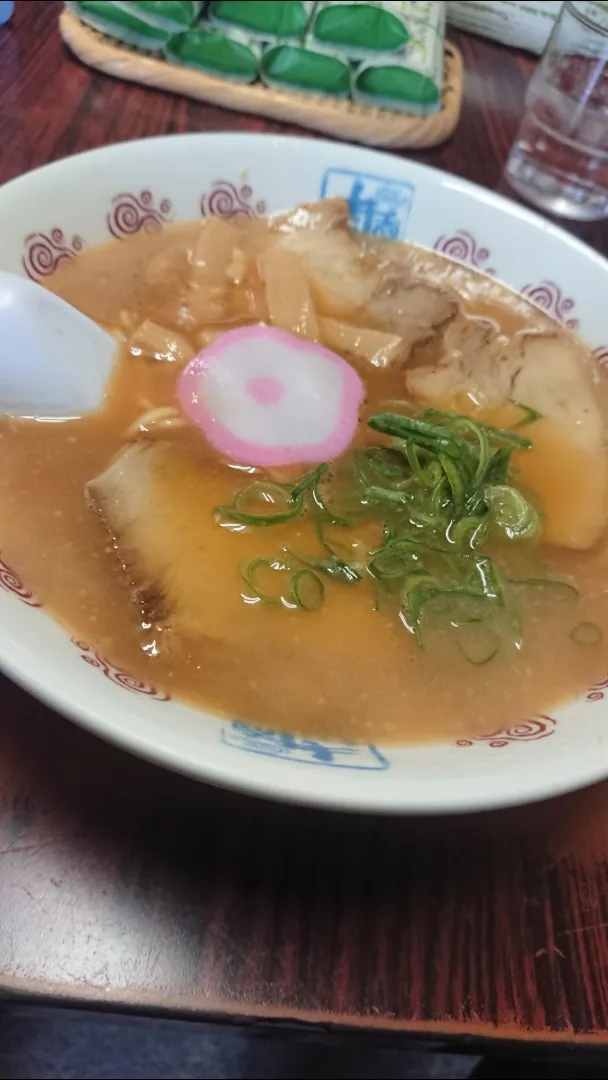 Snapdishの料理写真:和歌山市「井出商店」中華そば|たかしさん