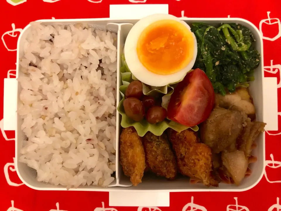 Snapdishの料理写真:鮭フライ弁当|freeさん