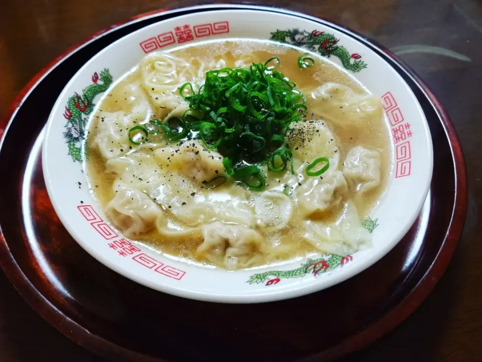 本日〆のワンタン麺(^_^)v|森のプーさん 🍯(森　耕二)さん