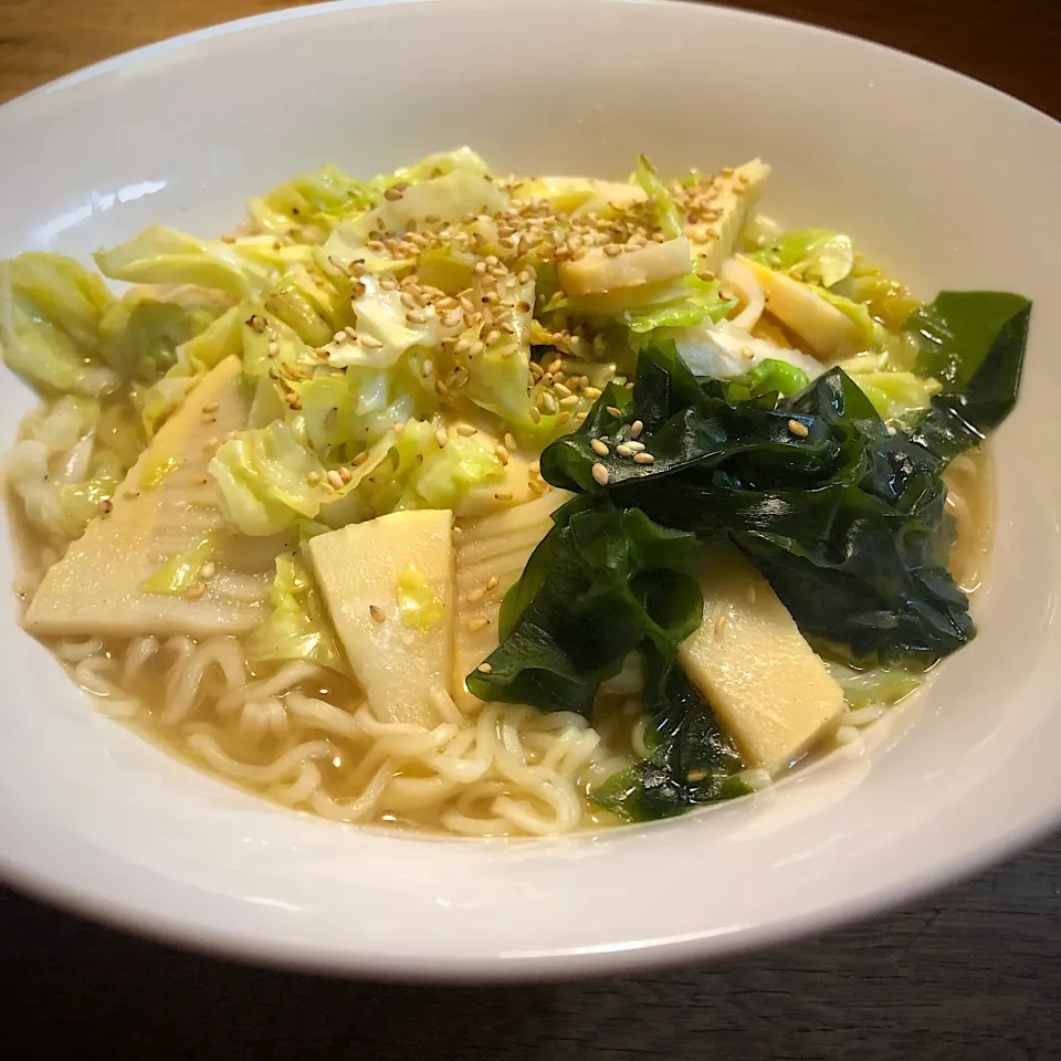 #vegan 
筍と春キャベツのラーメン|makiko_aさん