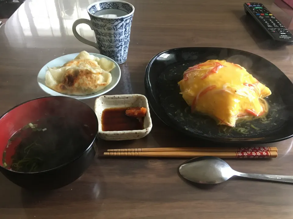 お家中華ʕ•̀ω•́ʔ✧天津飯カニカマ入りと 手作りの皮餃子|にゃふてんさん