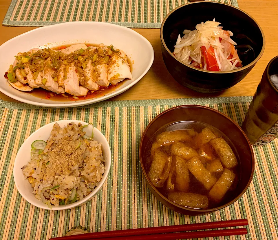 よだれ鶏、新玉葱とトマトのマリネ、鯖の混ぜご飯、味噌汁|tsumaminaさん