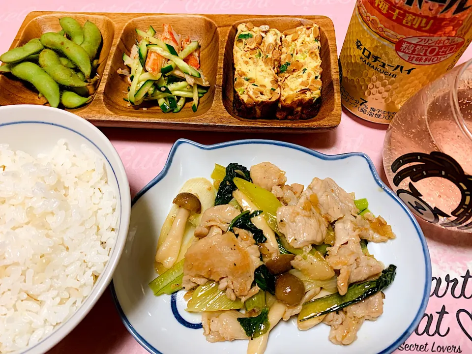 豚肉ポン酢炒めと納豆たまごやきときゅうりカニカマと枝豆🌸|くろねこっく🐈‍⬛さん