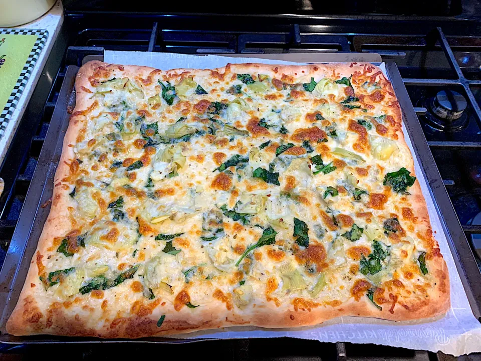 Snapdishの料理写真:Homemade Spinach Artichoke Pizza|🌺IAnneさん