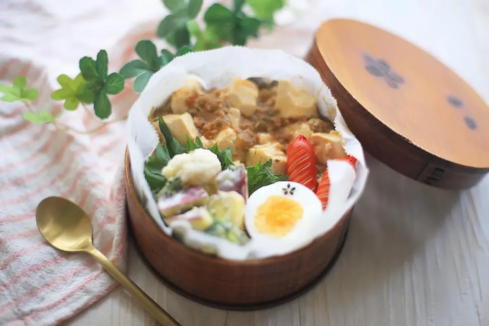 Snapdishの料理写真:麻婆丼で節約弁当♫|ゆいか＊さくママさん