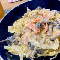 Snapdishの料理写真:鮭ときのこのクリームパスタ|Ninomiya aiさん