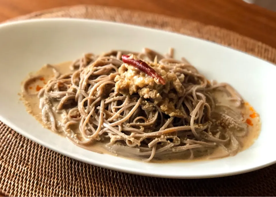 ぶっかけピリ辛豆乳胡麻だれ蕎麦、肉味噌のっけ　　　　　　　　　　　　　Spicy soy milk sesame sauce buckwheat with meat miso paste|マユマユさん