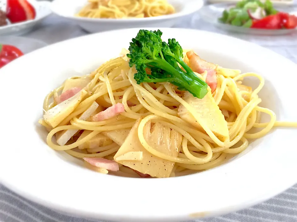 Snapdishの料理写真:筍とベーコンの塩味パスタ🍝🥓|ゆかりさん