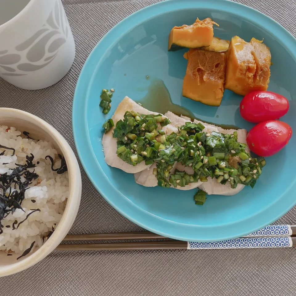 ゆで鶏ニラダレ(​ *´꒳`*​)お昼ご飯|サチャンさん