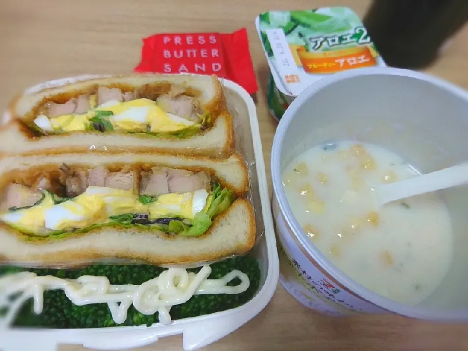 ★今日のお弁当★
☆照り焼きチキンと卵サラダのホットサンド
☆ポテトポタージュスープ
☆アロエヨーグルト|☆Chieco☆さん