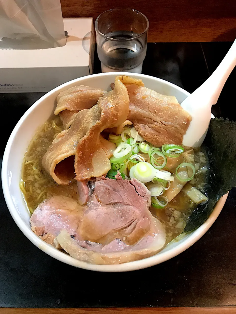 Snapdishの料理写真:ラーメン(純正スープ・100)@一条流がんこラーメン総本家|morimi32さん