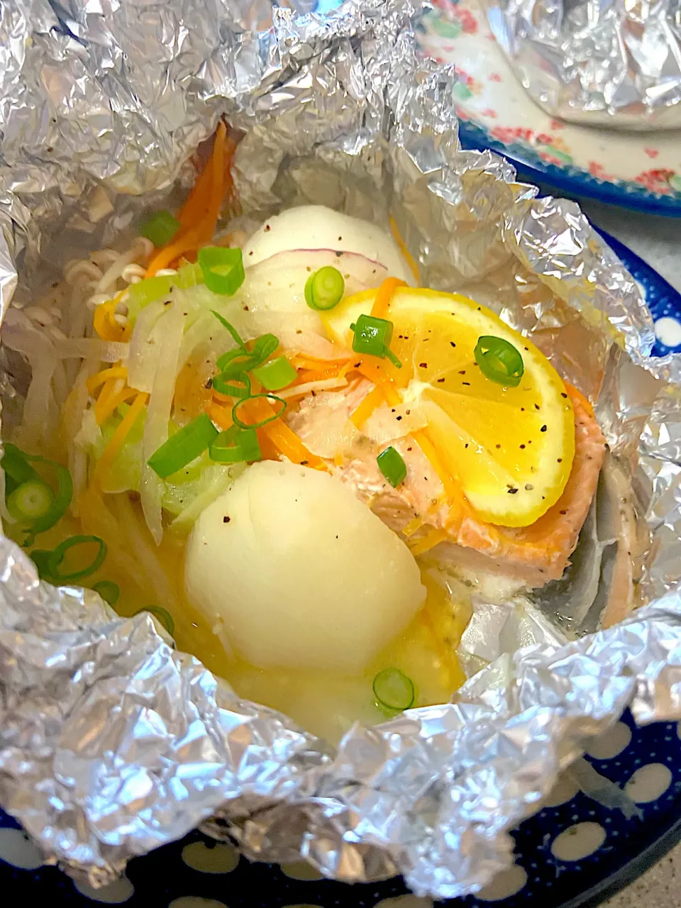 Snapdishの料理写真:鮭のホイル焼き✨焼きあがり〜✨|てんてんさん