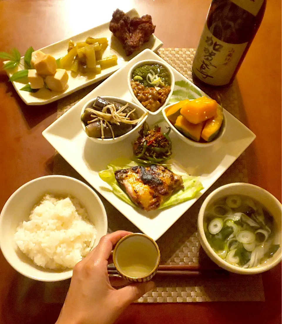 Today's dinner🍴春のおばんざいSet<里芋&ﾌｷの煮物･ｽﾊﾟｲｼｰﾌﾗｲﾄﾞﾁｷﾝ>･めかぶ納豆･えのきと茄子の揚げ浸し･南瓜の塩麹煮･ﾋﾟｰﾏﾝとしらすの胡麻炒め･鰤の味噌ﾏﾖ焼き･白飯･わかめと葱のお味噌汁|🌈Ami🍻さん