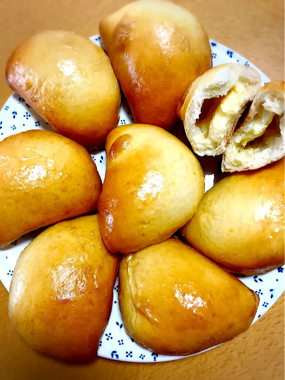 クリームパン|ちひろさん