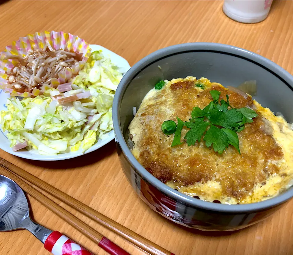 Snapdishの料理写真:✿カツ丼
✿コールスローサラダとえのきの梅和え|miya( ¨̮ )さん