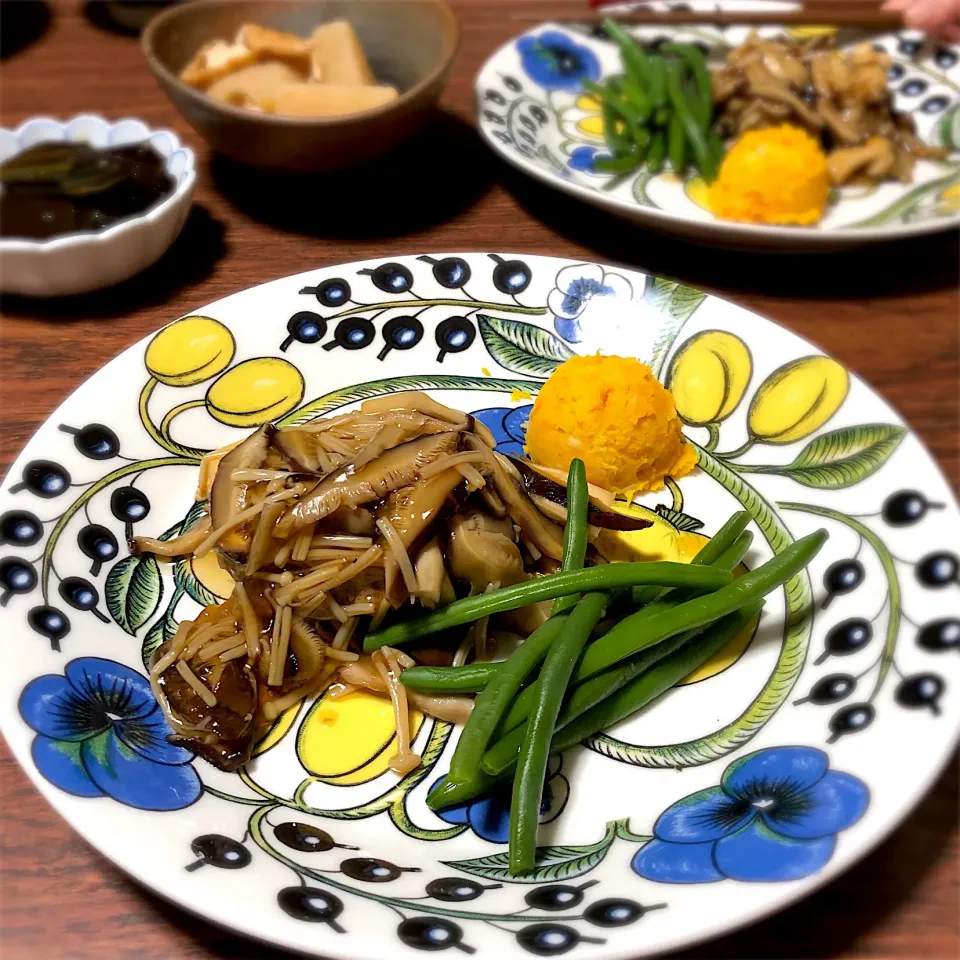 Snapdishの料理写真:Salisbury Steak／春インゲン, きのこたっぷり餡かけハンバーグ|angiee♡さん