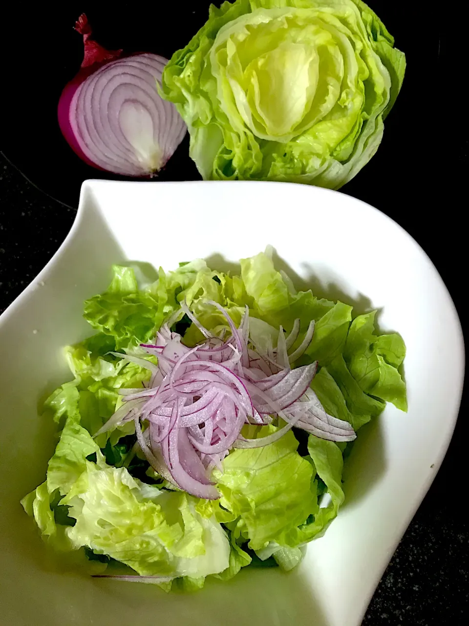 レタスと紫玉ねぎ🥗|シュトママさん