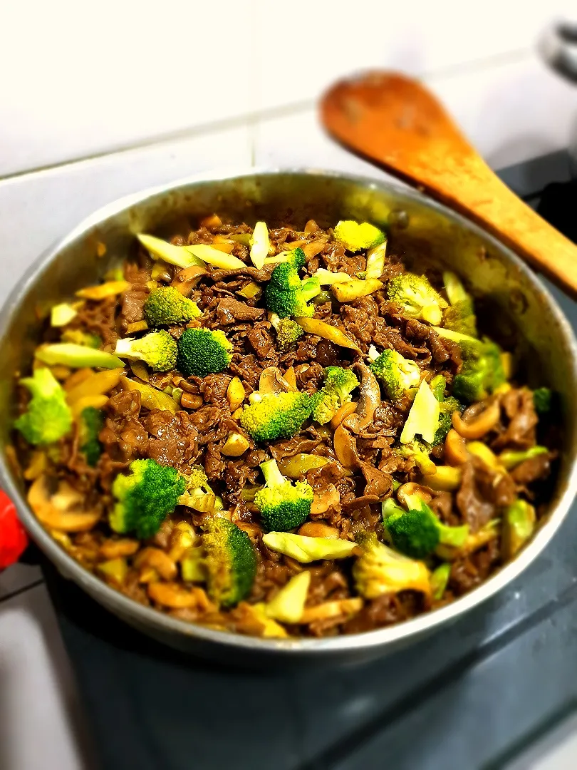 Beef with brocolli and mushrooms 🥦🍄
#beefwithbrocolliandmushrooms
#chinesefood|ellaellaemさん