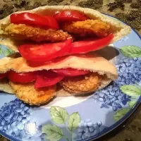 fried chicken pita sandwiches|dolceciliegiaさん