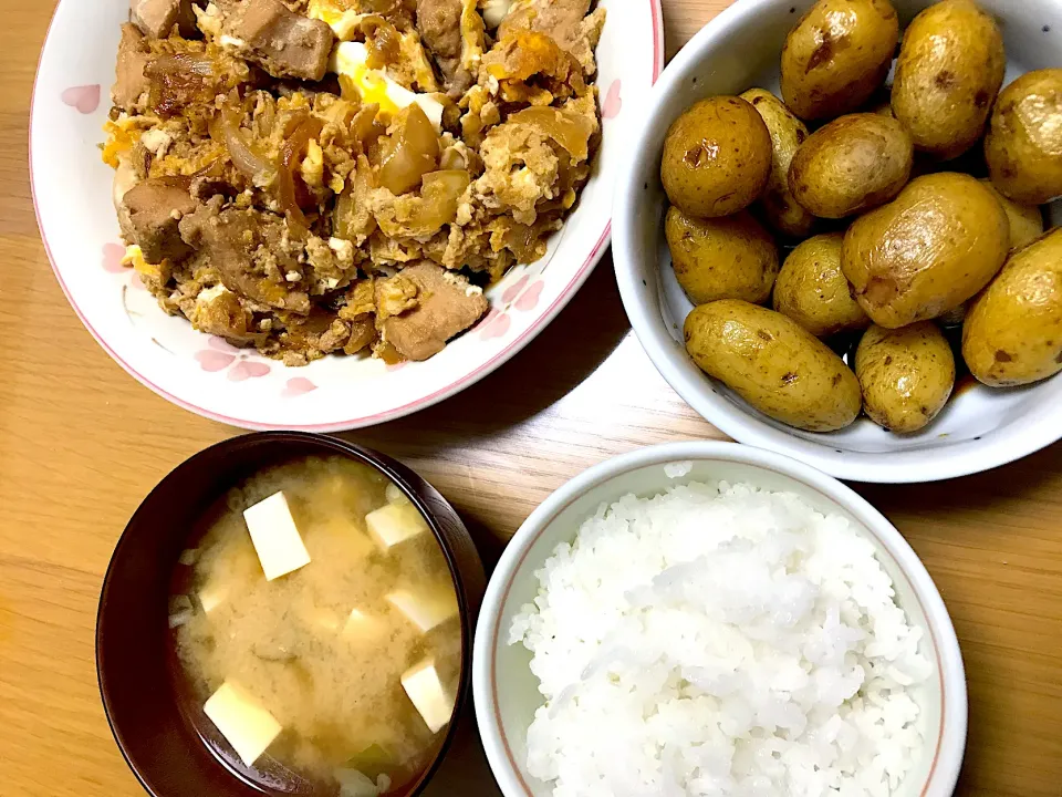 鶏肉の卵とじ&新じゃがの煮っころがし|sinさん