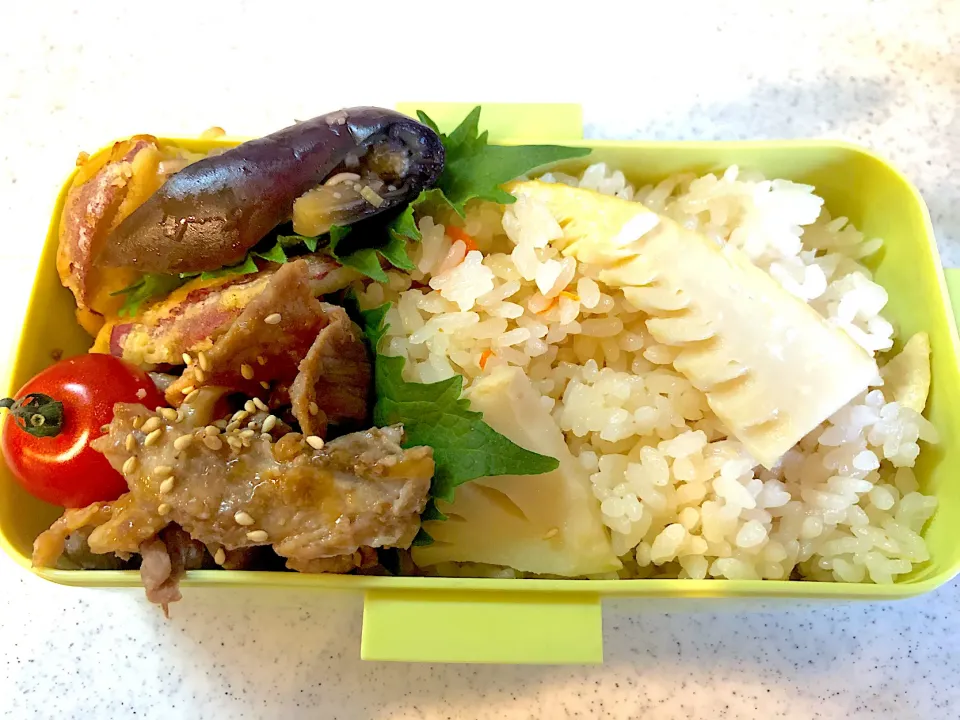 筍ご飯弁当ちょっと焦げた芋天を添えて|みかんさん