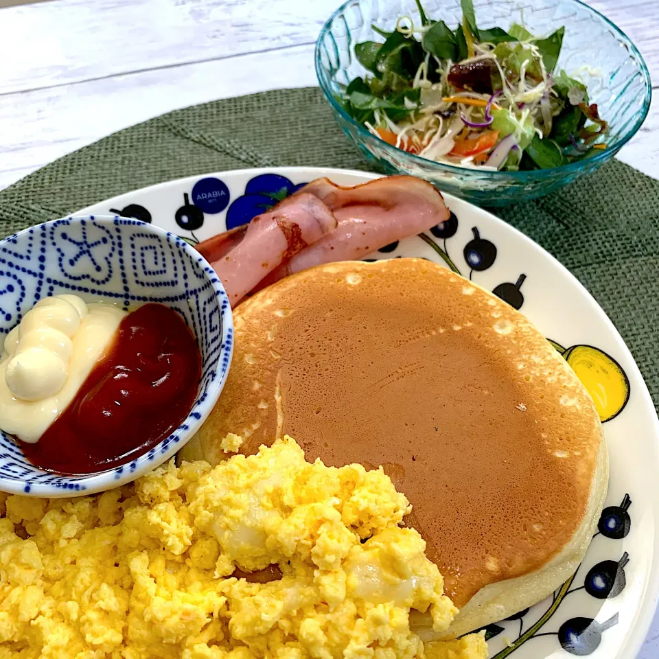 Snapdishの料理写真:【くみやんちのゴハン】パンケーキプレート|くみやんさん