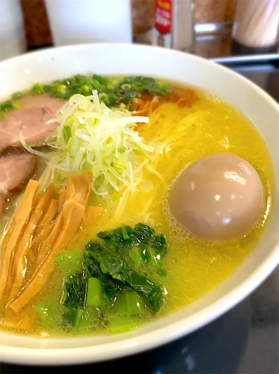 Snapdishの料理写真:鶏白湯塩ラーメン　味玉トッピング|いさかつさん