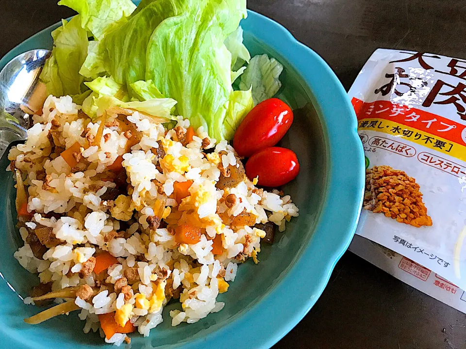 Snapdishの料理写真:マルコメ　大豆のお肉ミンチで混ぜご飯|Sacchinさん