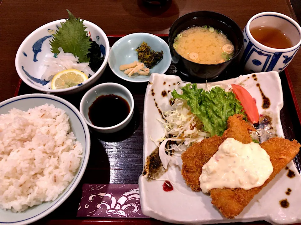 今日の日替りランチ（白身フライ、イカソーメン）|T. Wonderさん