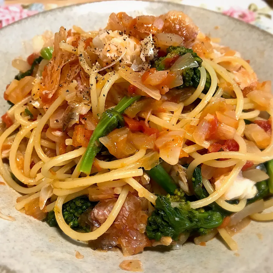 白身魚と菜の花のトマトソースパスタ|れもんさん